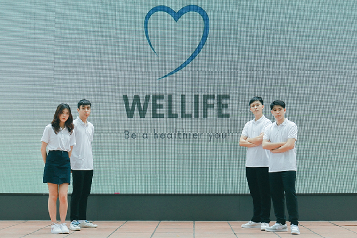 Nhóm tác giả Ứng dụng hỗ trợ quản lý dùng thuốc và kết nối trong điều trị là 4 học sinh trường THPT Trần Phú
