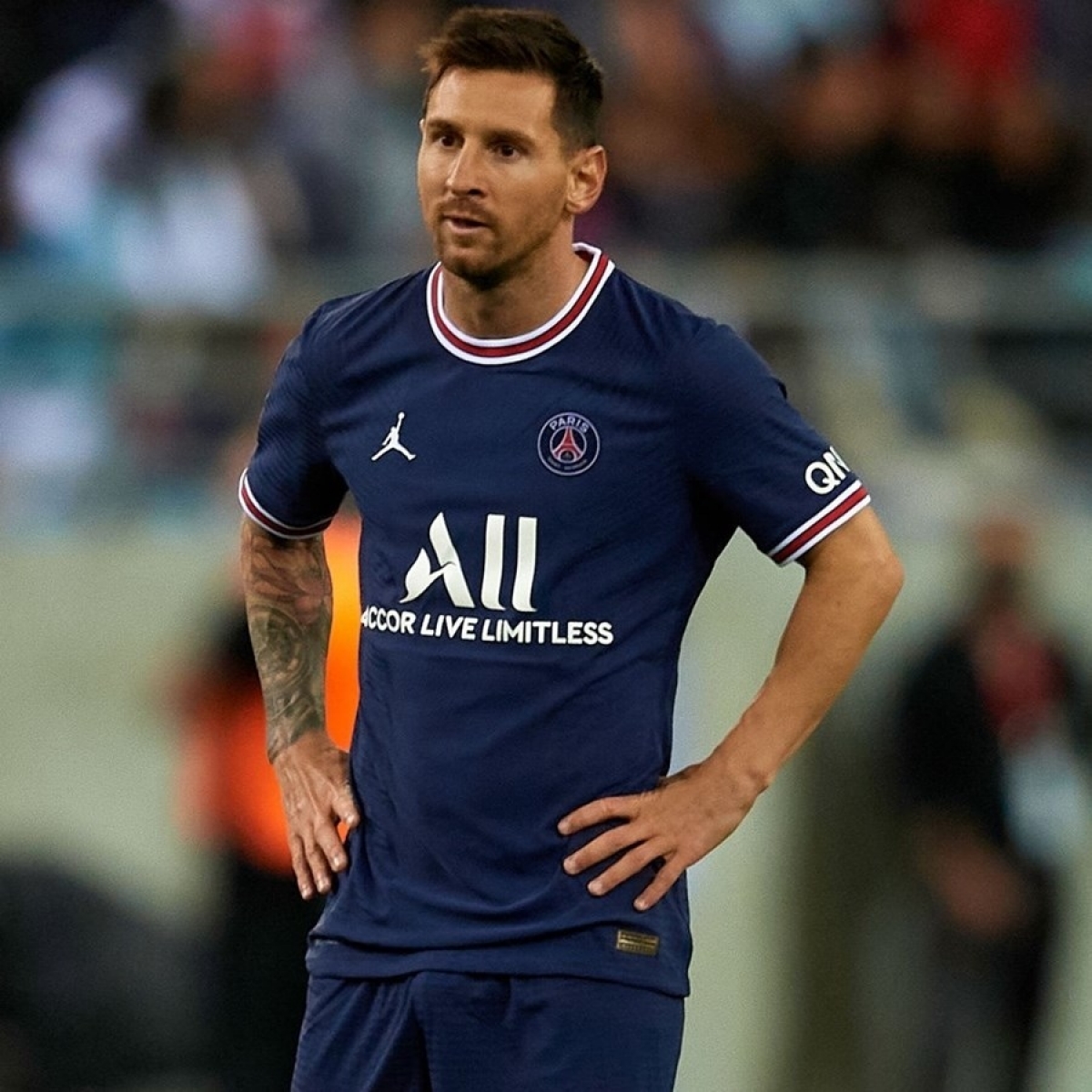 Messi thi đấu dưới áp lực quá lớn từ giới truyền thông Pháp và người hâm mộ Paris