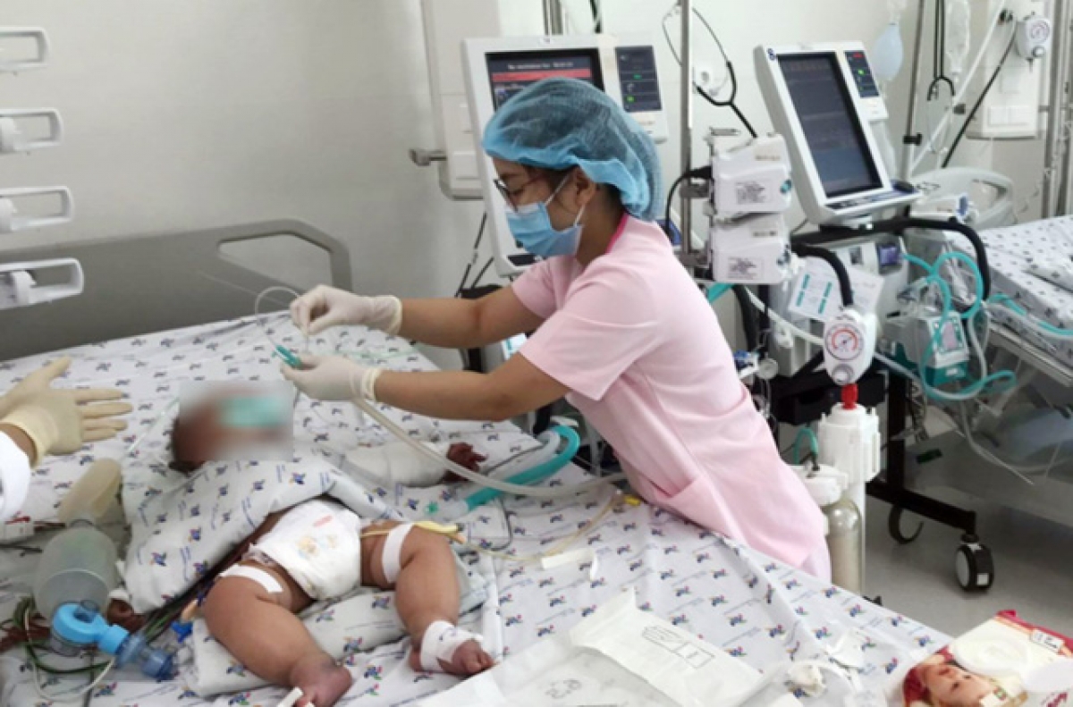 Chăm sóc trẻ đồng nhiễm Covid-19 và sốt xuất huyết tại BV Nhi đồng TP HCM