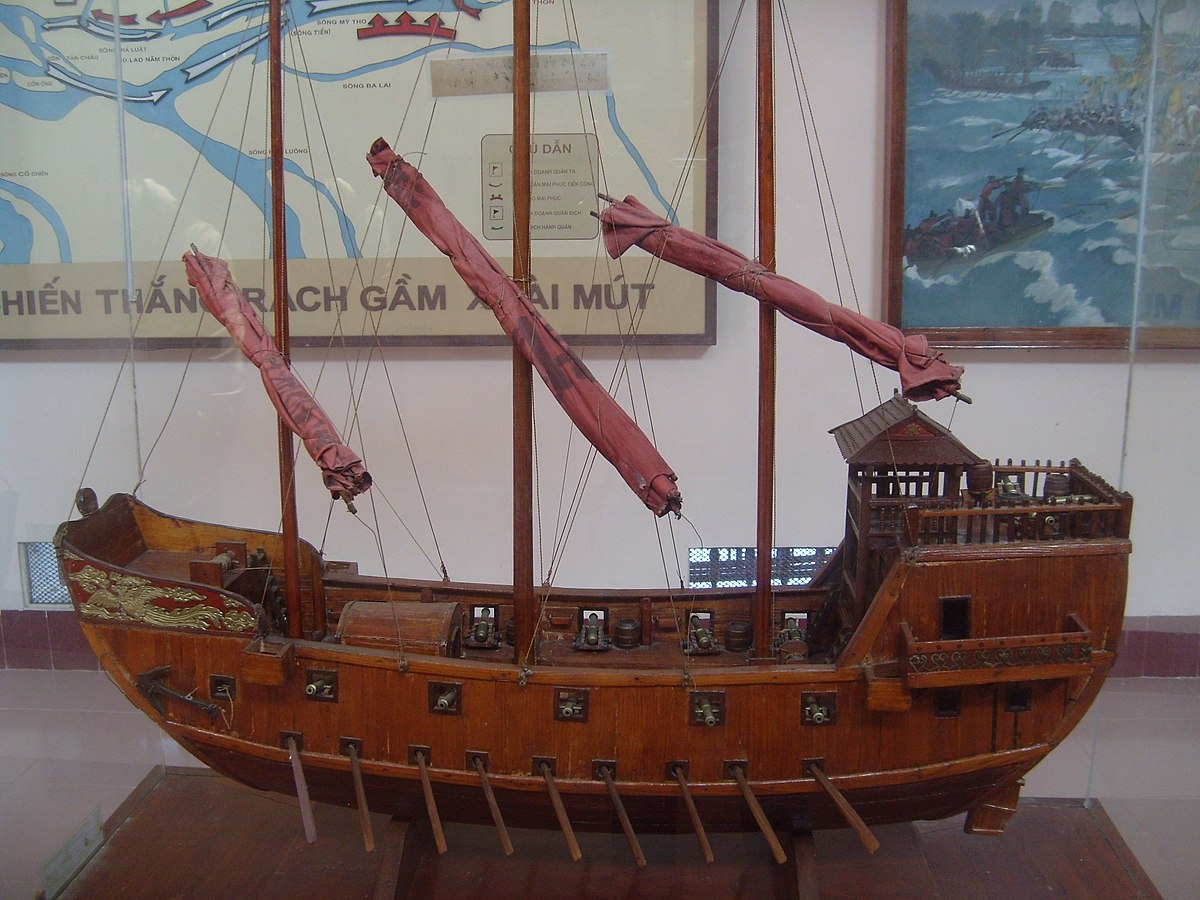 Mô hình thuyền Định Quốc của thủy quân Tây Sơn trưng bày tại Bảo tàng Tây Sơn (Bình Định)