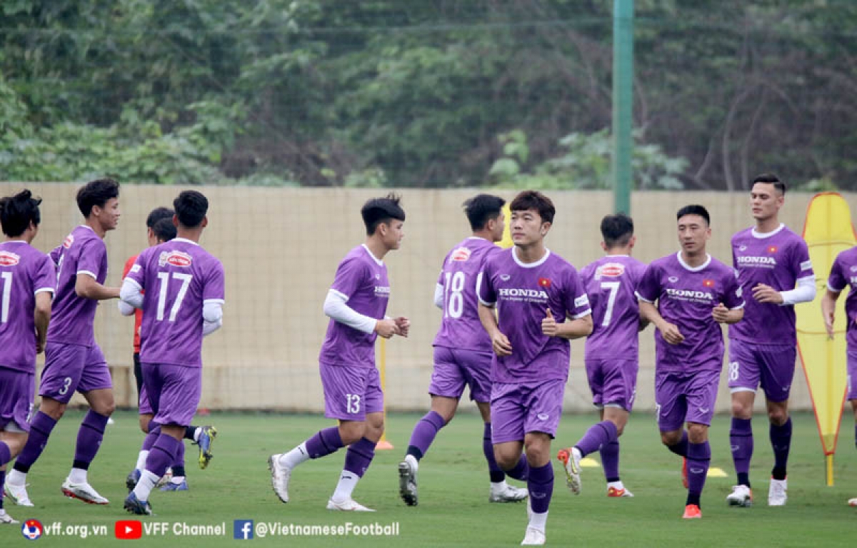 Buổi tập đầu tiên của ĐT Việt Nam vẫn chưa có đủ lực lượng do các cầu thủ của CLB Hà Nội vướng trận đấu bù tại V.League.