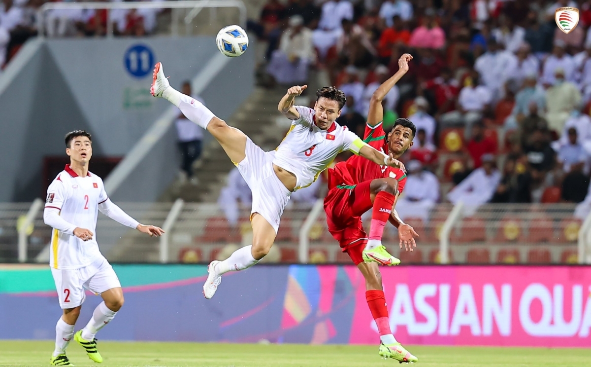 Trong trận lượt đi, thầy trò HLV Park Hang Seo thua ngược 1-3 trước Oman