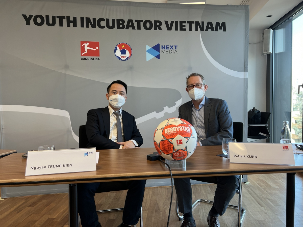 Ông Nguyễn Trung Kiên - Tổng Giám đốc Next Media và ông Robert Klein, Giám đốc điều hành Bundesliga International