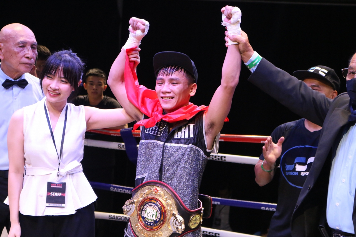 Võ sĩ Lê Hữu Toàn giành đai vô địch WBA châu Á hạng cân dưới 48kg (ảnh Nam Trung)