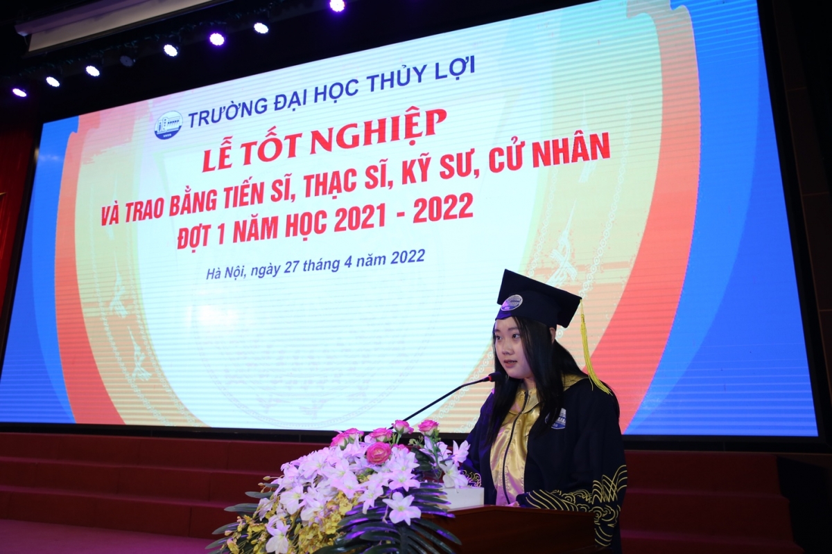 Thủ khoa đầu ra Nguyễn Thủy Tiên - lớp 59NKN,
chương trình tiên tiến ngành Kỹ thuật tài nguyên nước, Trường Đại học Thủy lợi