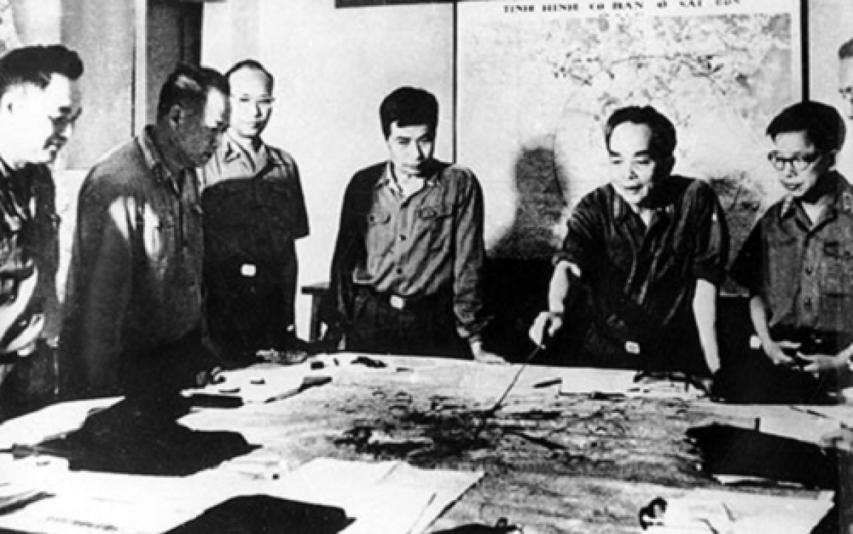 Ban Quân ủy Trung ương theo dõi diễn biến của chiến dịch Hồ Chí Minh, tháng 4-1975