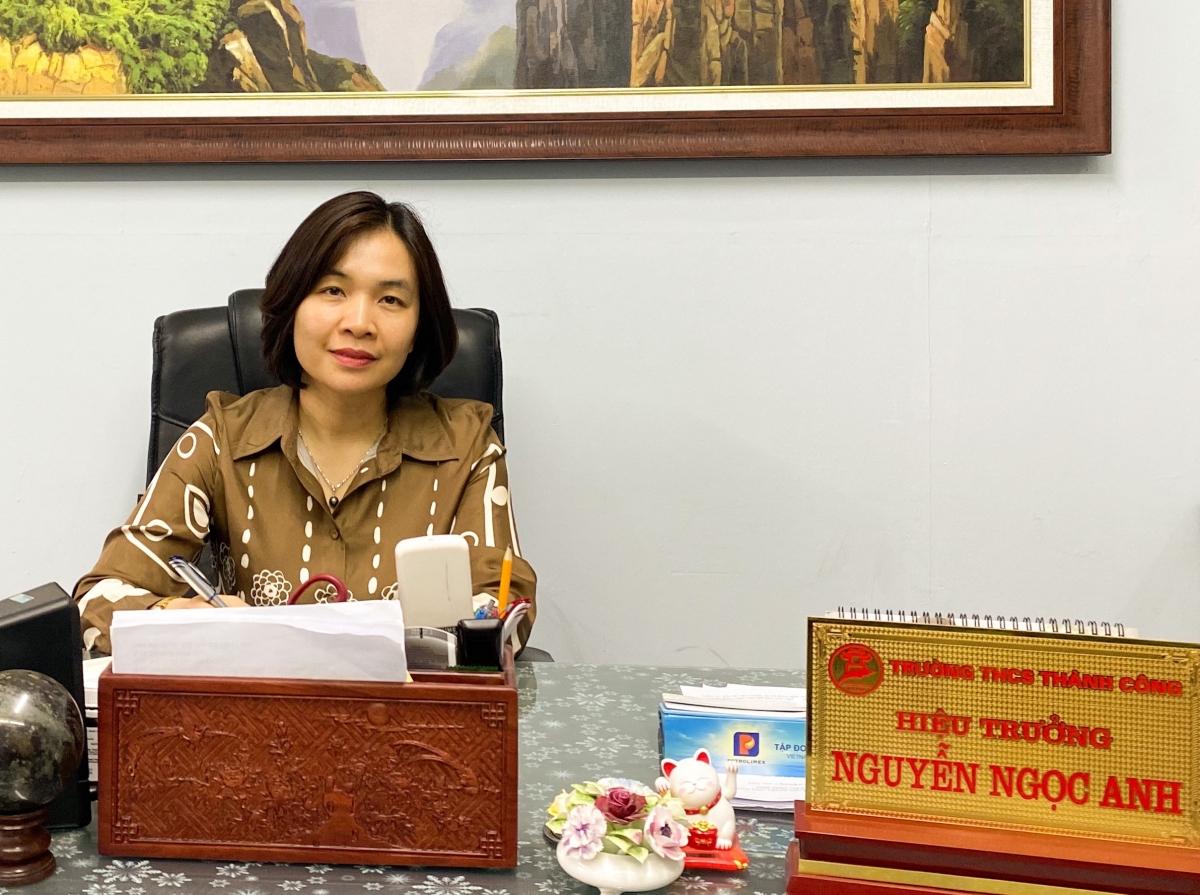 Cô Nguyễn Ngọc Anh, hiệu trưởng trường THCS Thành Công, Ba Đình