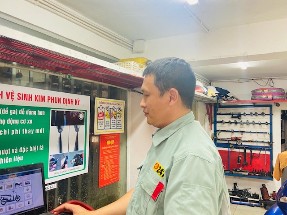 Anh Nguyễn Mạnh Hùng, quản lý điều hành chuỗi cửa hàng, sửa chữa xe máy 247 tại Hà Nội