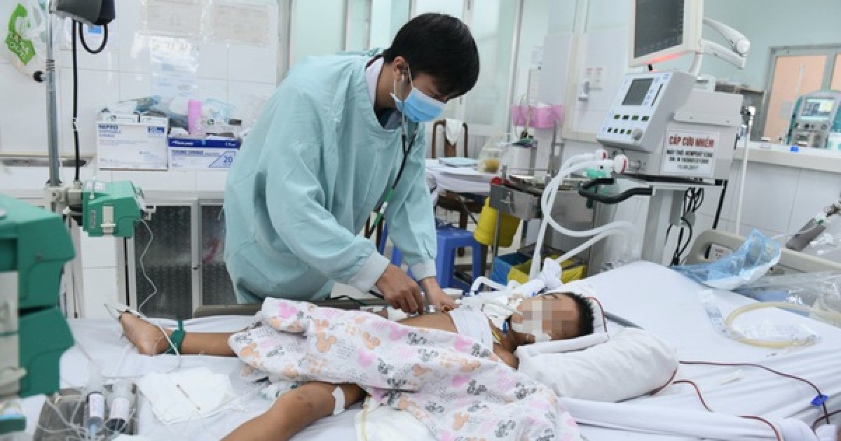 Nhiều trẻ bị sốt xuất huyết nhập viện trong tình trạng nguy kịch do phát hiện muộn