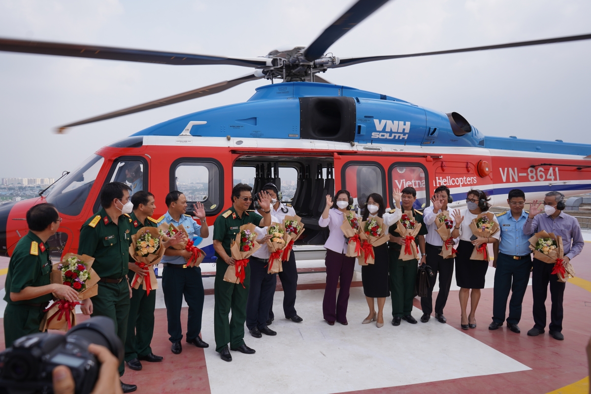 Sở Du lịch TP.HCM chủ trì phối hợp Bệnh viện Quân y 175 và Công ty trực thăng miền Nam tổ chức chuyến bay khảo sát "Ngắm TP.HCM từ trên cao" bằng trực thăng