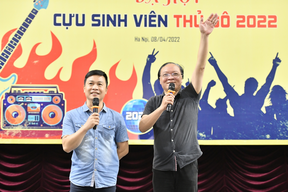 Nhạc sỹ Tạ Ngọc Hưng (trái) và nhạc sỹ Phạm Ngọc Khôi, 2 thành viên ban nhạc Hoa Sữa
