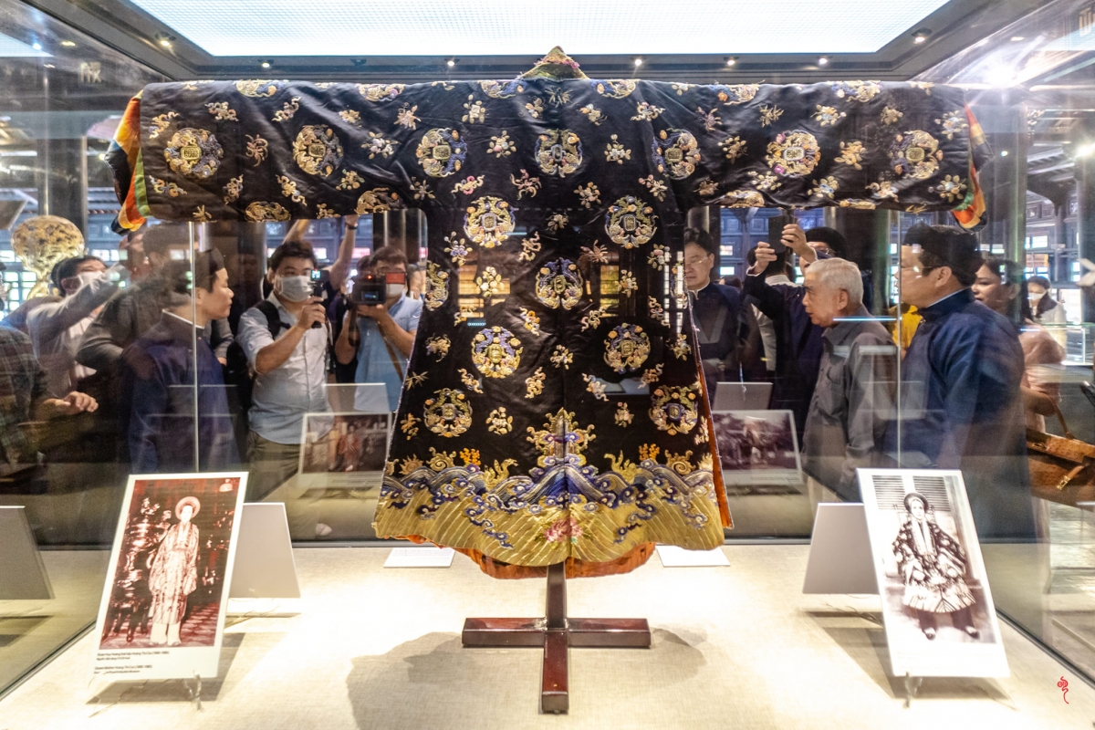 Mặt sau áo Nhật Bình cung tần triều Nguyễn được đấu giá thành công tại Tây Ban Nha
 