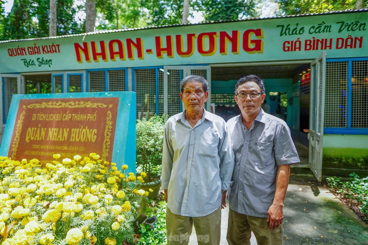 Hai "nhân chứng sống" có mặt tại quán Nhan Hương: ông Nguyễn Văn Thân và ông Trần Văn Phùng