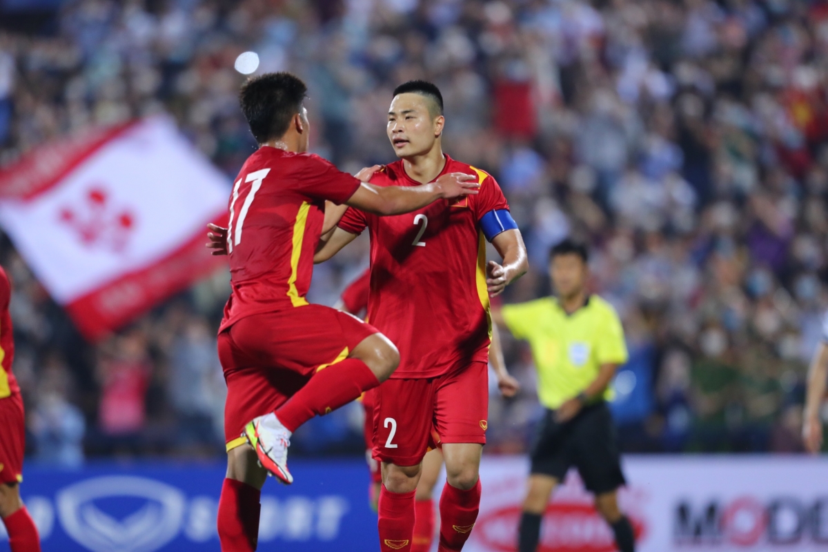 Trong trận lượt đi, hai đội hoà nhau với tỉ số 1-1. Đội trưởng Văn Tới là người lập công trên chấm 11m giúp U23 Việt Nam san bằng tỉ số