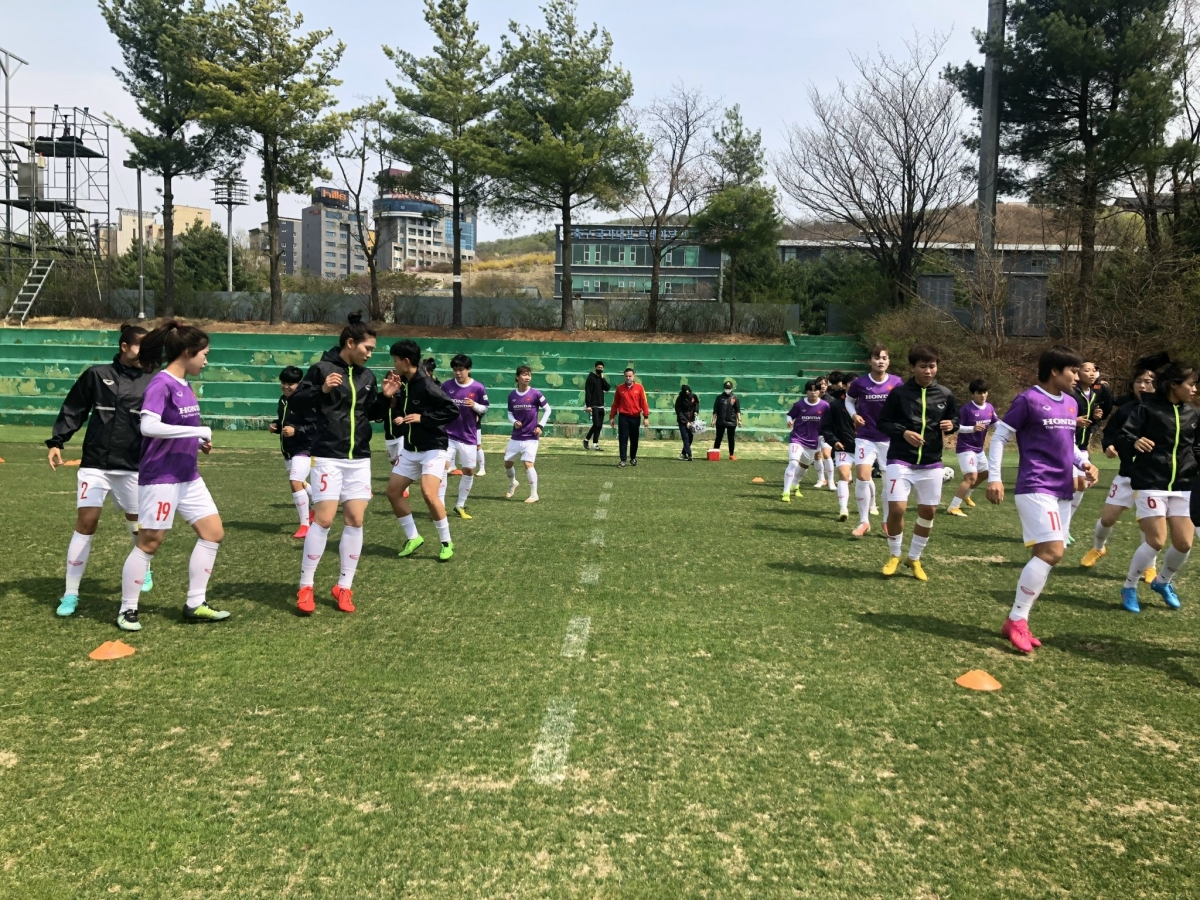 Các nữ tuyển thủ quốc gia trong chuyến tập huấn tại Hàn Quốc (VFF)