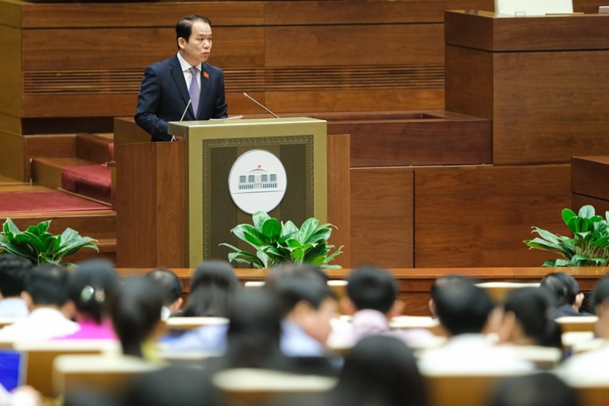 Ông Hoàng Thanh Tùng - Chủ nhiệm Ủy ban Pháp luật của Quốc hội trình bày Báo cáo giải trình, tiếp thu, chỉnh lý dự thảo Luật sửa đổi, bổ sung một số điều của Luật Sở hữu trí tuệ.