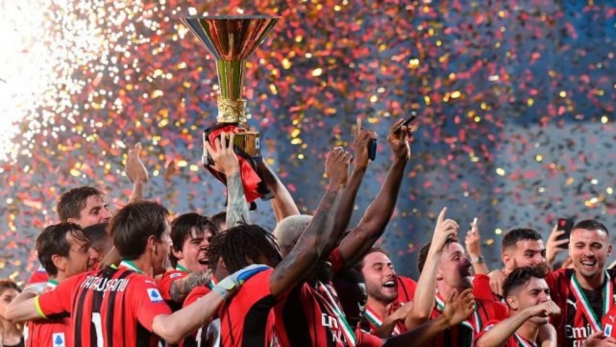 AC Milan đăng quang sau 11 năm chờ đợi (Ảnh: Internet)