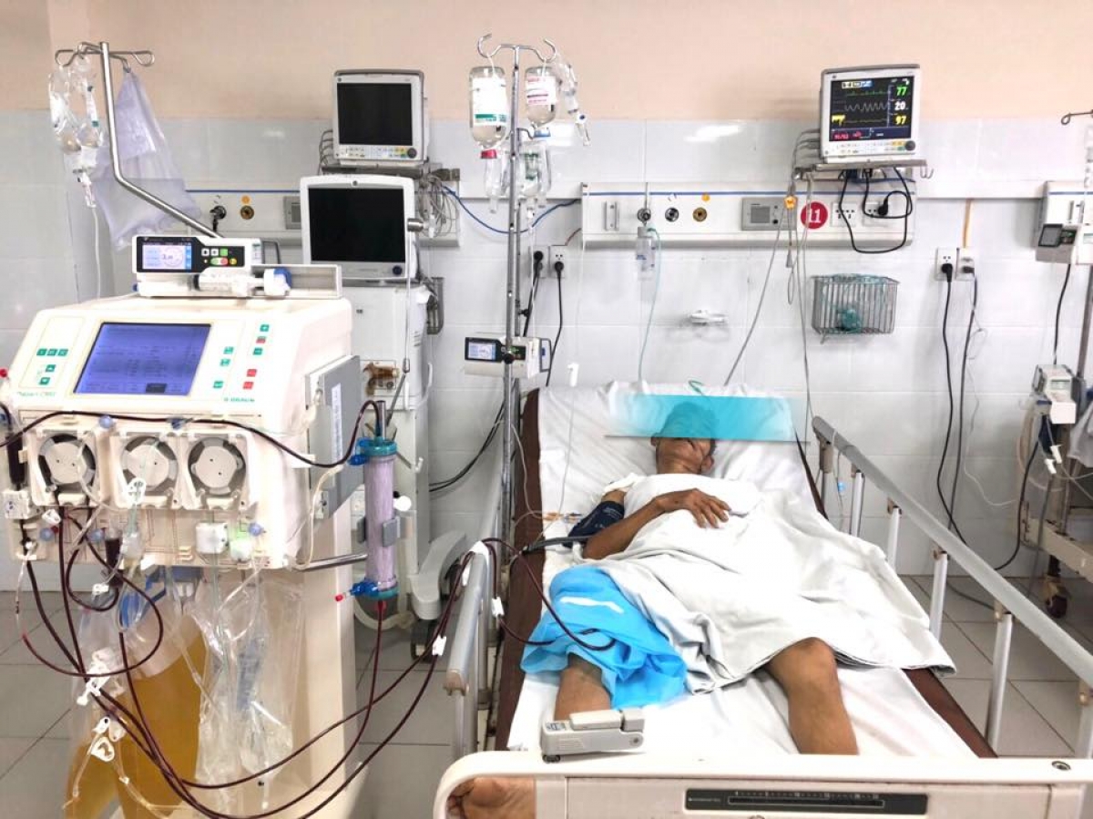 Bệnh nhân bị ngộ độc lá du mại điều trị tại BVĐK tỉnh Hòa Bình