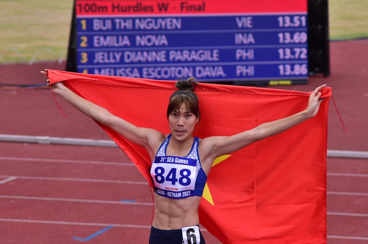 VĐV Bùi Thị Nguyên về nhất trên đường chạy 100m rào nữ