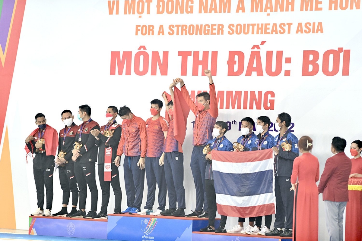 Tuyển bơi Việt Nam lần đầu tiên giành HCV nội dung tiếp sức
