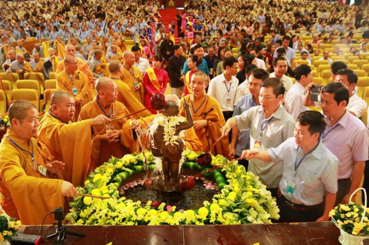 Một trong những nghi thức quan trọng nhất của ngày Lễ Phật Đản chính là lễ Tắm Phật. Nghi thức này có ý nghĩa bày tỏ lòng tưởng nhớ đến ngày Đức Phật ra đời, đồng thời thể hiện sự thanh lọc tâm hồn, hướng đến những điều an lạc