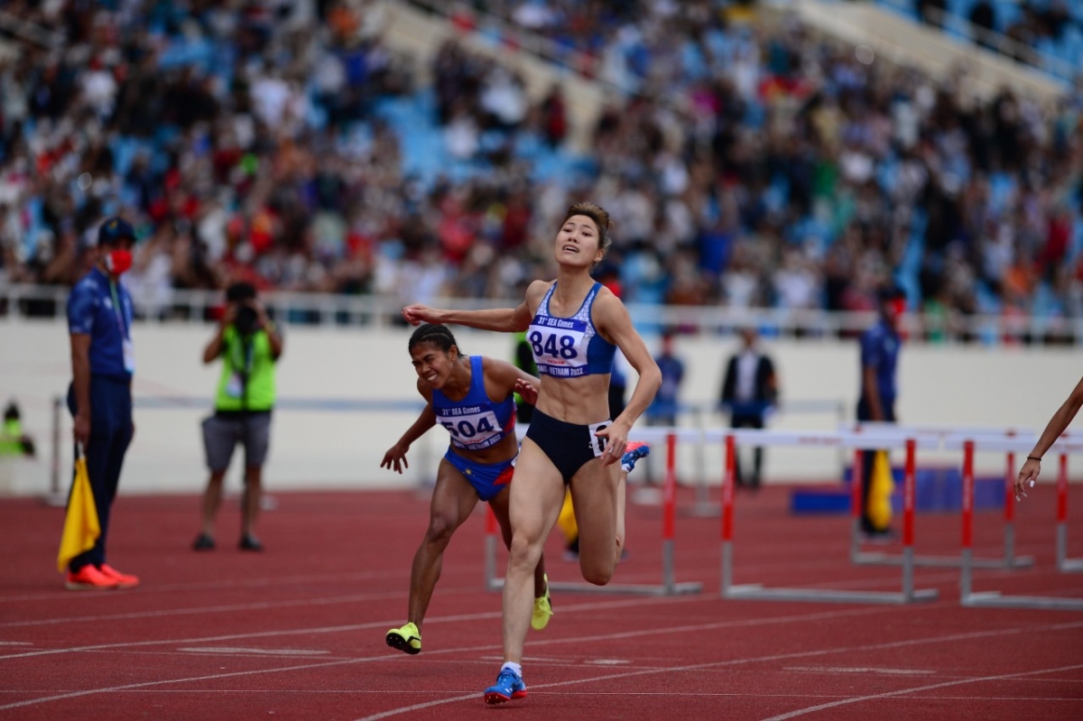 Bùi Thị Nguyên chiến thắng nội dung 100m rào nữ trong lần đầu tham dự SEA Games