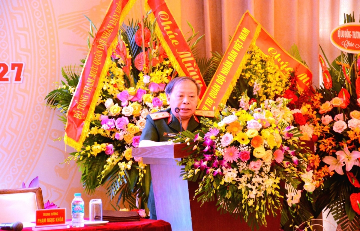 Trung tướng Phạm Ngọc Khóa, nguyên Cục trưởng Cục tác chiến, Bộ Quốc phòng, Phó Chủ tịch thường trực Hội trình bày báo cáo tại Đại hội ngày 18/5/2022