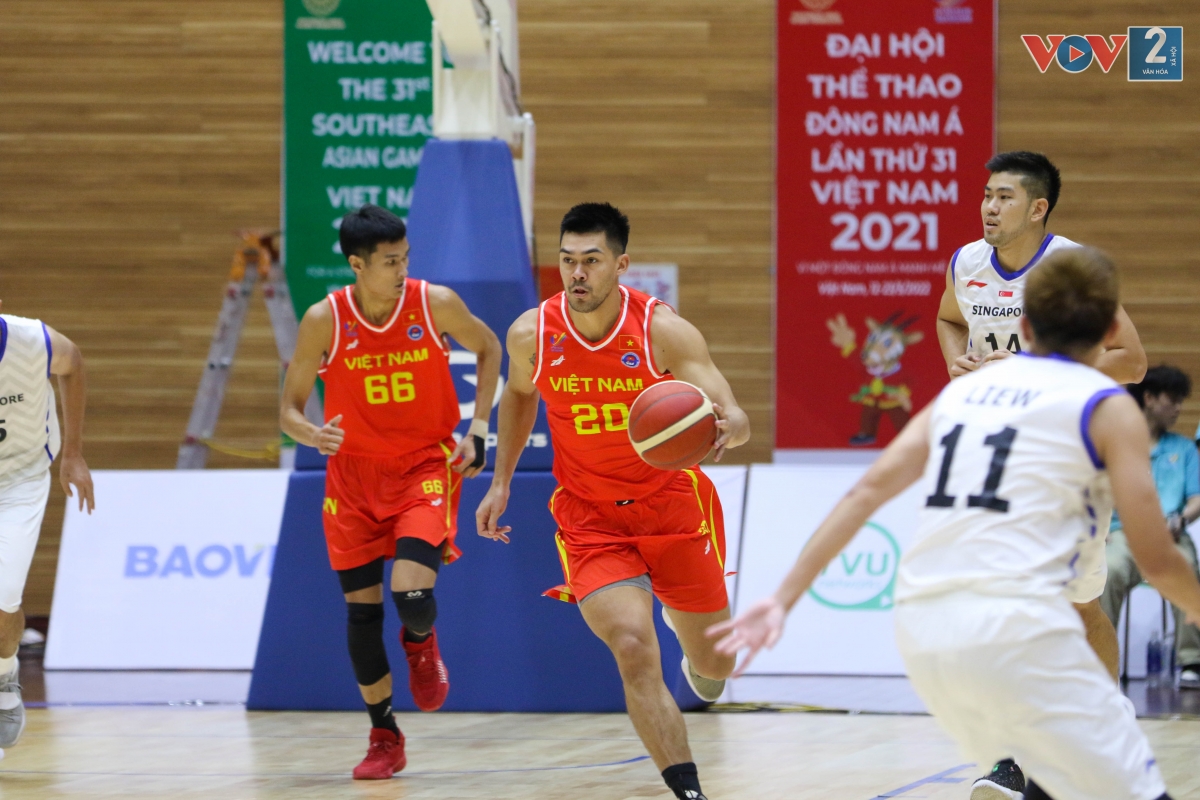 Tại lượt trận thứ hai bóng rổ nam 5x5 SEA Games 31, đội tuyển bóng rổ Việt Nam đã có một trận đấu cực kỳ khó khăn trước Singapore