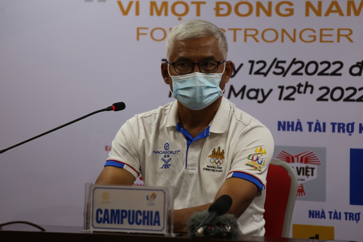 HLV trưởng đội tuyển bóng đá nữ Campuchia Park Vuthy