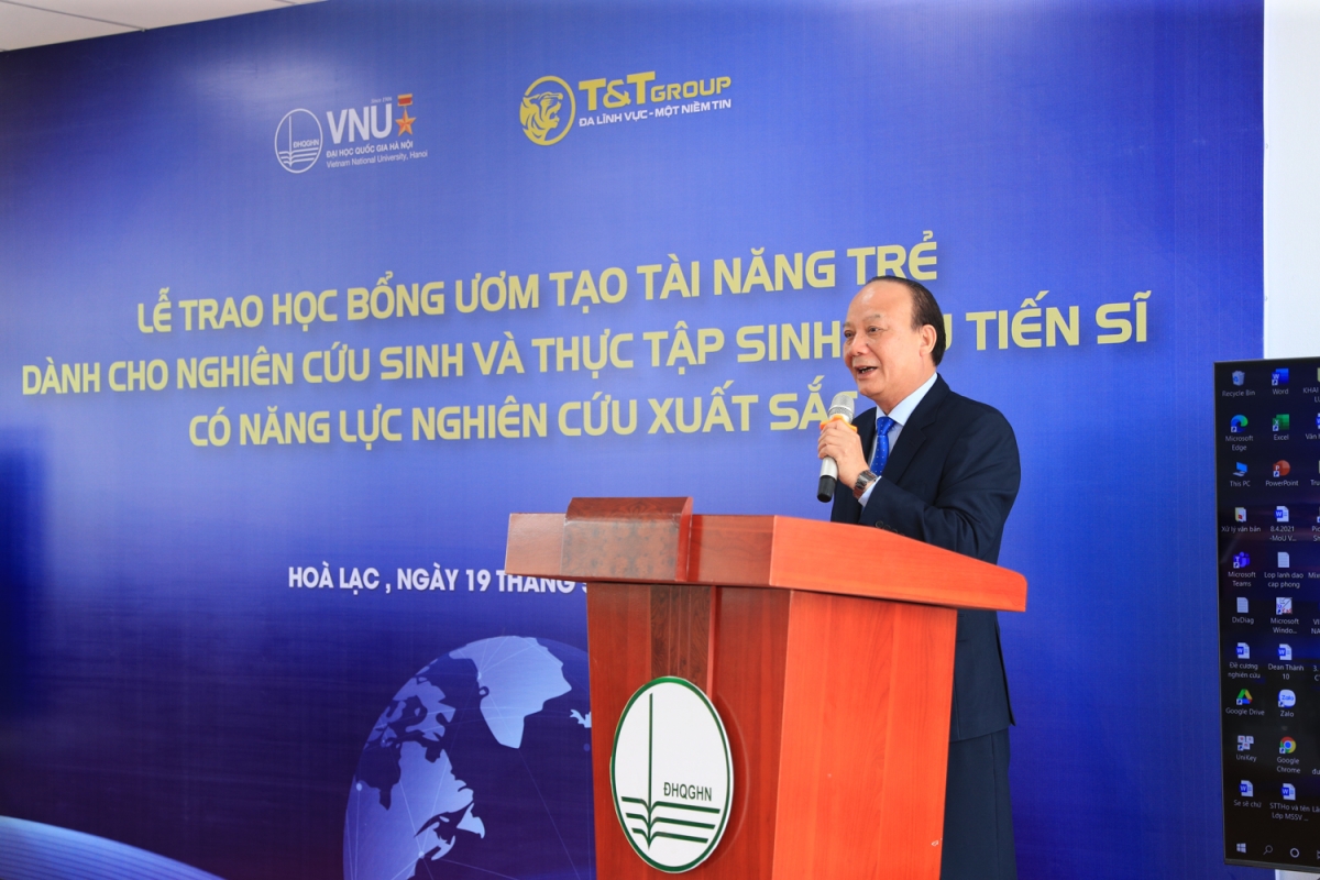Ông Nguyễn Tất Thắng - Chủ tịch HĐQT tập đoàn T&amp;T ( nhà tài trợ )  phát biểu tại Lễ trao học bổng 