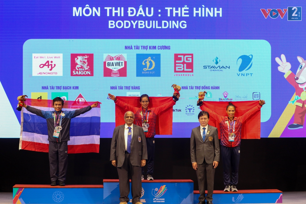 Ở nội dung đơn nữ, lực sỹ Đinh Kim Loan xuất sắc giành huy chương vàng trong khi đồng đội Bùi Thị Thoa đoạt huy chương đồng.