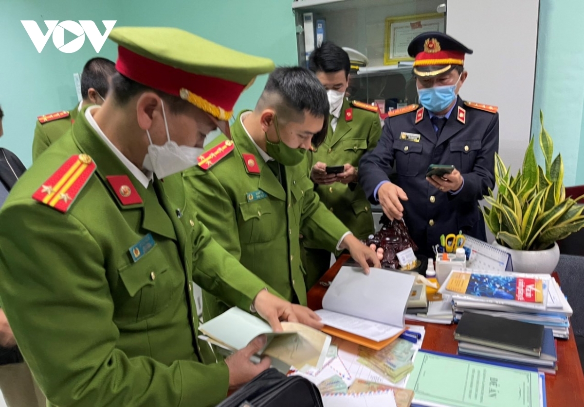 Cơ quan công an tiến hành điều tra, bắt giữ nhiều bị can trong liên quan đến Việt Á