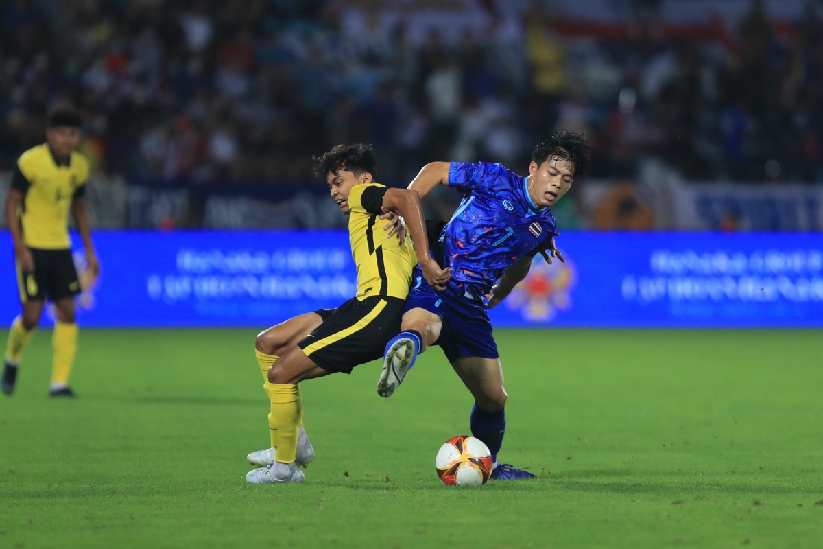 U23 Thái Lan và U23 Malaysia đã tạo nên một trận cầu hấp dẫn trên SVĐ Thiên Trường