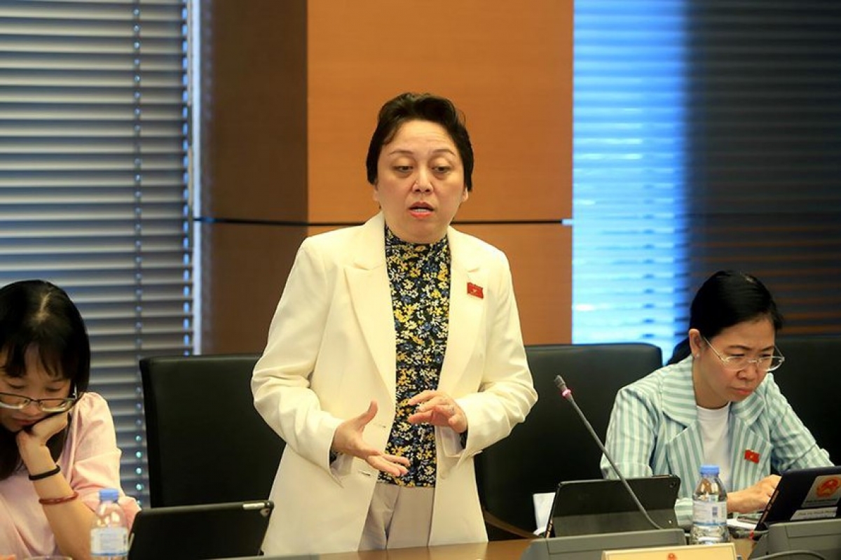 Đại biểu Phạm Khánh Phong Lan (Đoàn đại biểu Quốc hội TP.HCM) đề xuất để hội nghề nghiệp thẩm định giấy phép hành nghề y