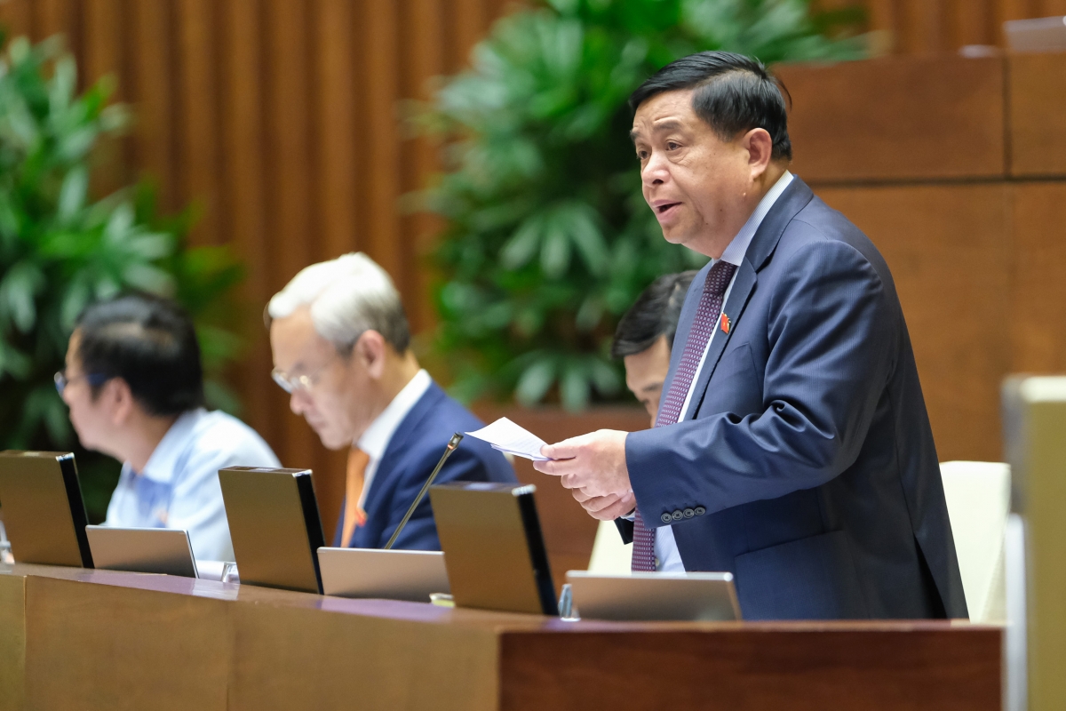 Bộ trưởng Bộ Kế hoạc và Đầu tư Nguyễn Chí Dũng tại phiên họp Quốc hội ngày 2/6/2022          Ảnh: quochoi.vn