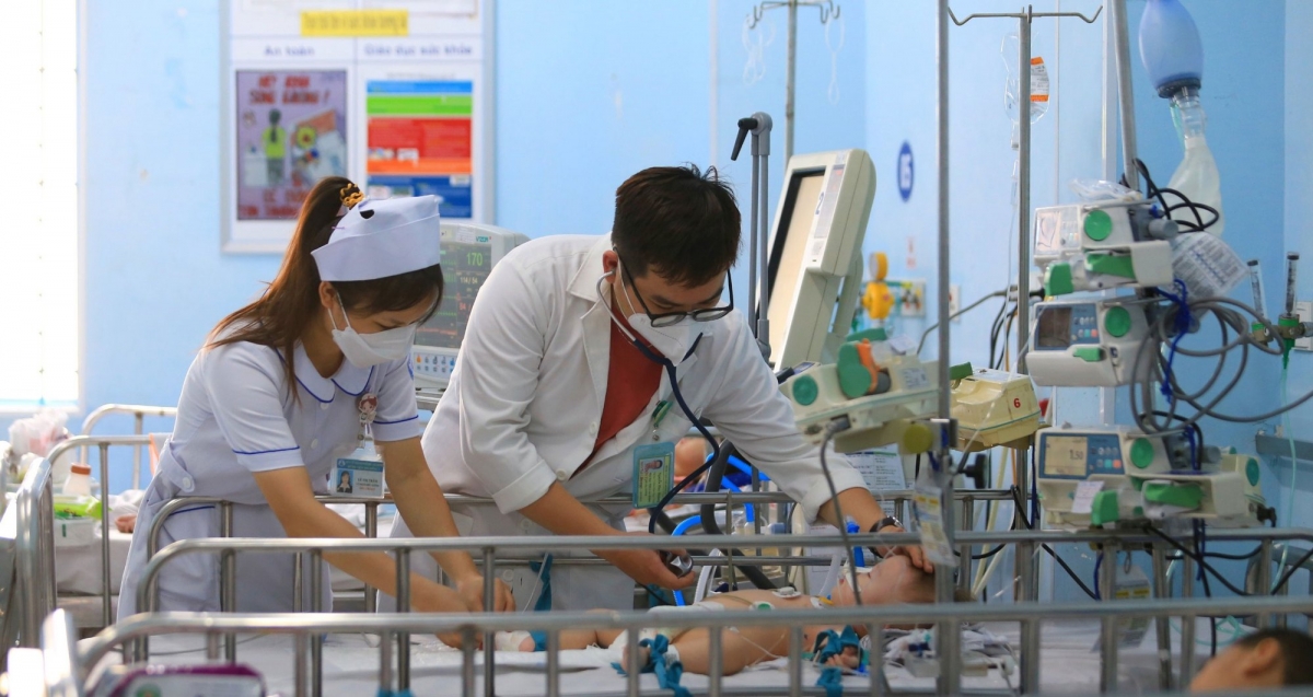 Các bệnh viện nhi trên địa bàn TP.HCM liên tục tiếp nhận các bệnh nhân bị sốt xuất huyết trong thời gian qua