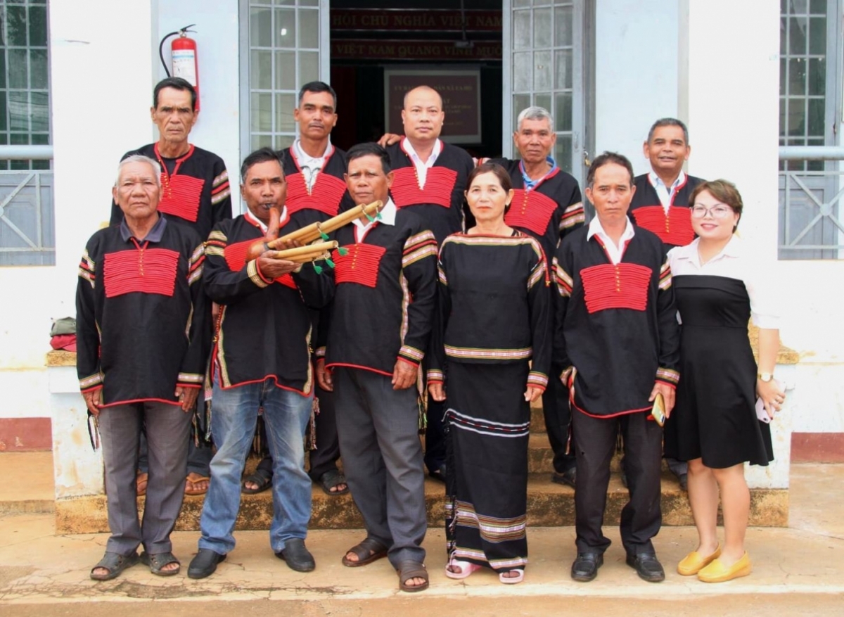 Đội cồng chiêng CLB Liên thê hệ tự giúp nhau xã Ea Hồ, huyện Krông Năng, tỉnh Đắk Lắk