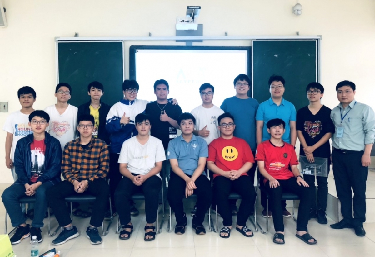 Đoàn học sinh Việt Nam tham dự Kỳ thi Olympic Tin học châu Á Thái Bình Dương
năm 2022