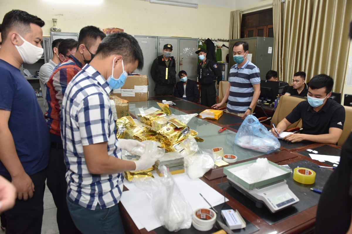  Lực lượng cảnh sát điều tra tội phạm về ma túy tịch thu tang vật