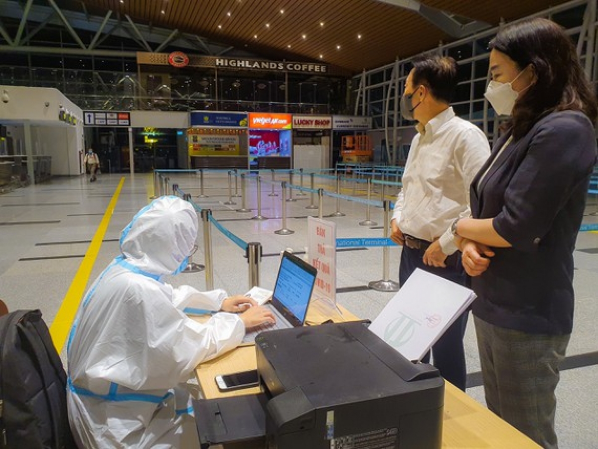 Du khách Hàn Quốc đăng ký xét nghiệm tại sân bay quốc tế Đà Nẵng
 