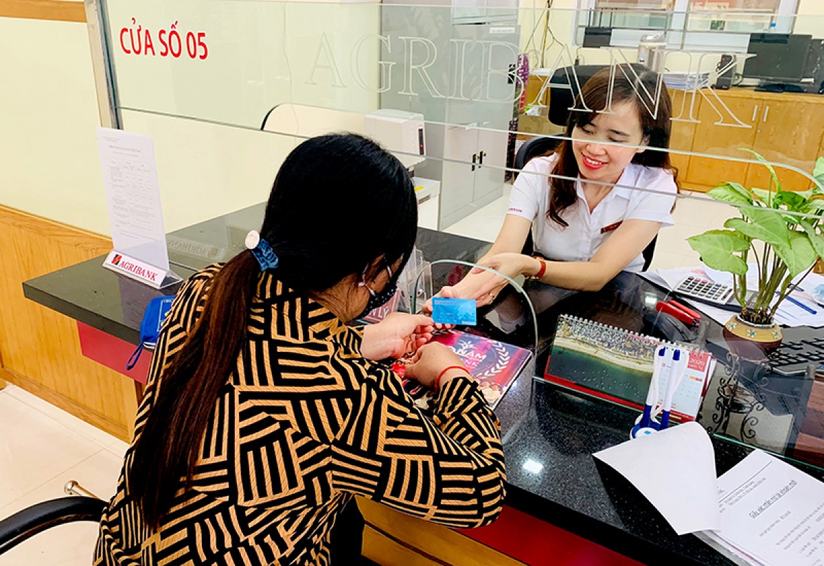 Agribank Tuyên Quang chú trọng cung cấp nhiều dịch vụ, tiện ích ngân hàng hiện đại