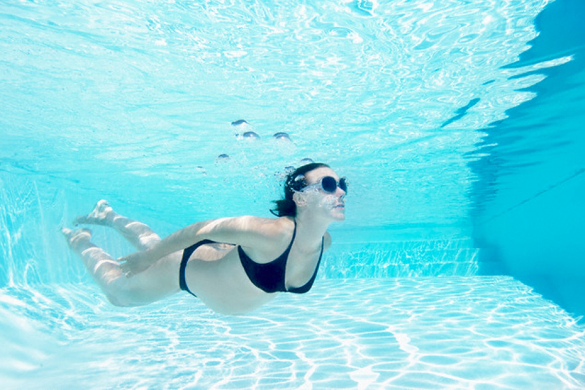 Đi bơi giúp phụ nữ mang thai sinh nở dễ dàng hơn