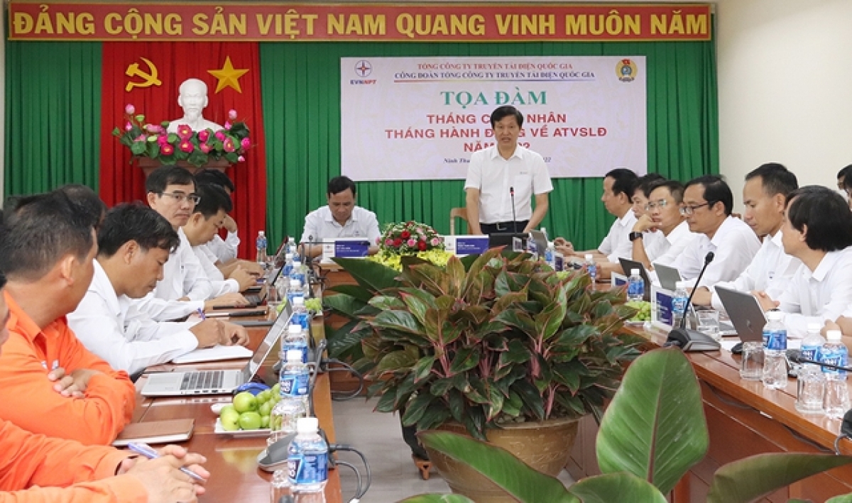 Chủ tịch Công đoàn EVNNPT – Trịnh Tuấn Sơn phát biểu tại tọa đàm Tháng hành động an toàn vệ sinh lao động năm 2022 - Ảnh KT