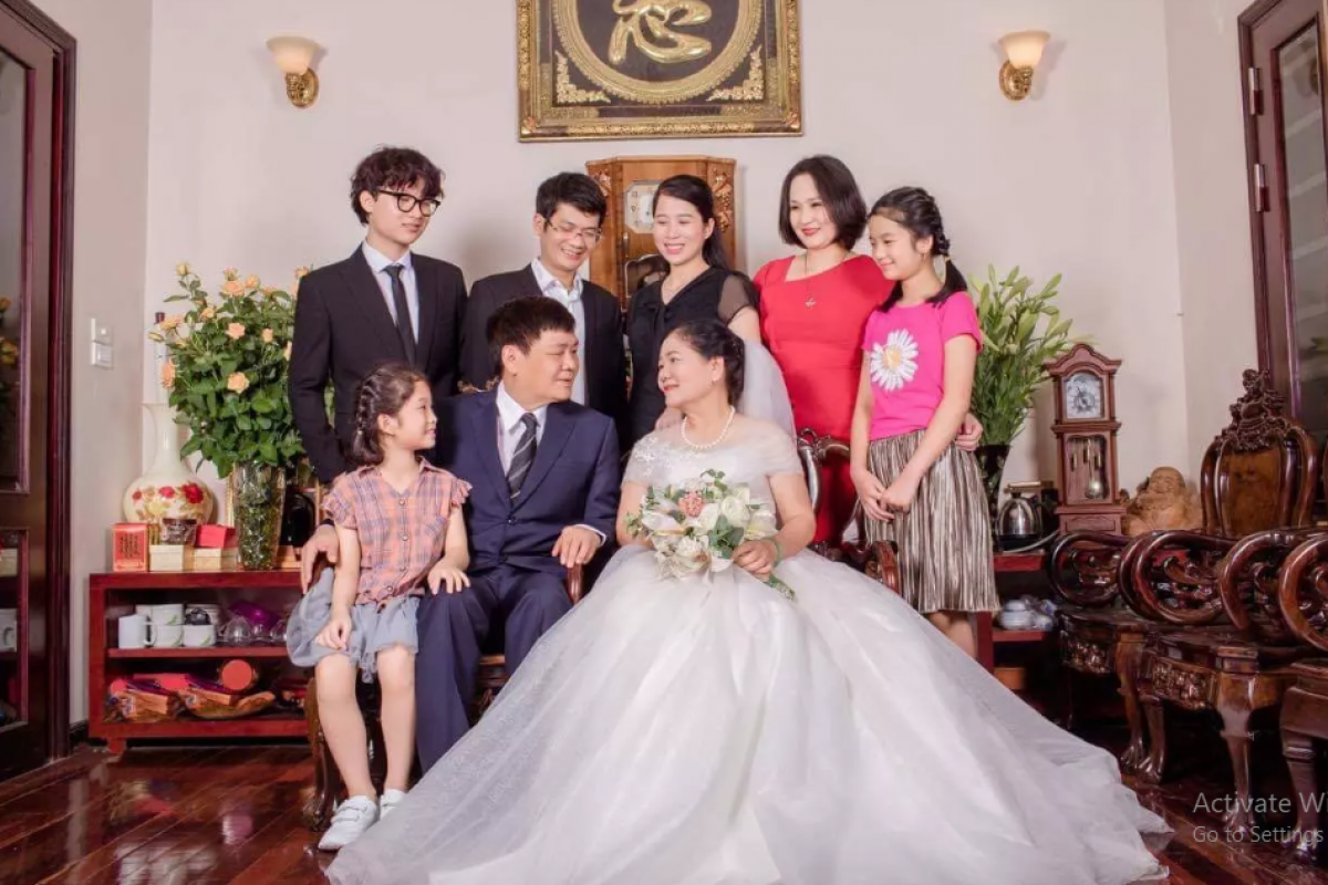 Đại gia đình của tướng Khảm trong dịp vợ chồng ông kỉ niệm ngày cưới.