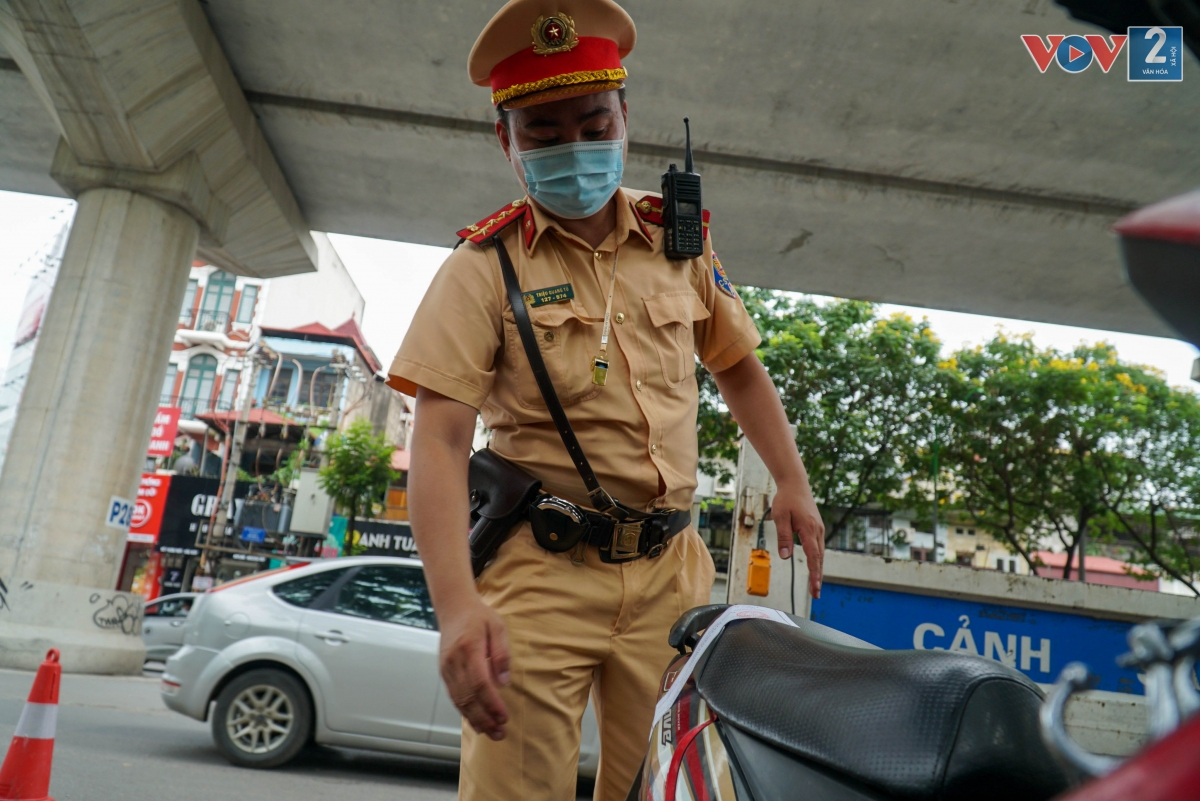 Theo Đại úy Triệu Quang Tú - Đội CSGT số 6 cho biết: "Qua công tác tuần tra, kiểm soát, số lượng tài xế vi phạm hầu hết là các trường hợp người điều khiển xe gắn máy. Đối với các tài xế ôtô, cơ bản đã chấp hành nghiêm Luật phòng chống tác hại bia rượu theo Nghị định 100".