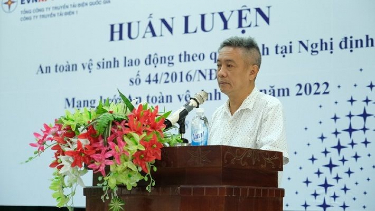 Ông Nguyễn Toàn Thắng - Chủ tịch Công đoàn Công ty Truyền tải điện 1 phát biểu khai mạc Khóa huấn luyện ATVSV - Ảnh KT