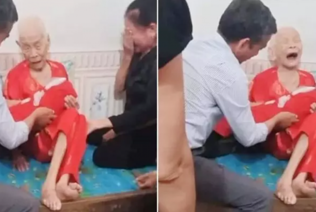 Mẹ Việt Nam anh hùng Nguyễn Thị Tân khóc nức nở khi ôm hài cốt con trai (năm 2020)