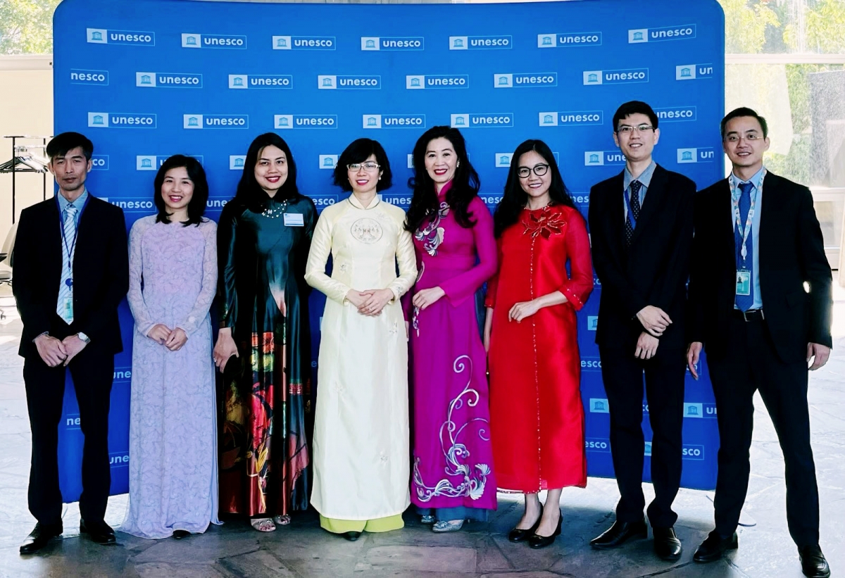 Đoàn Việt Nam tại kỳ họp lần thứ 9 Đại hội đồng Công ước UNESCO về Bảo vệ di sản văn hoá phi vật thể