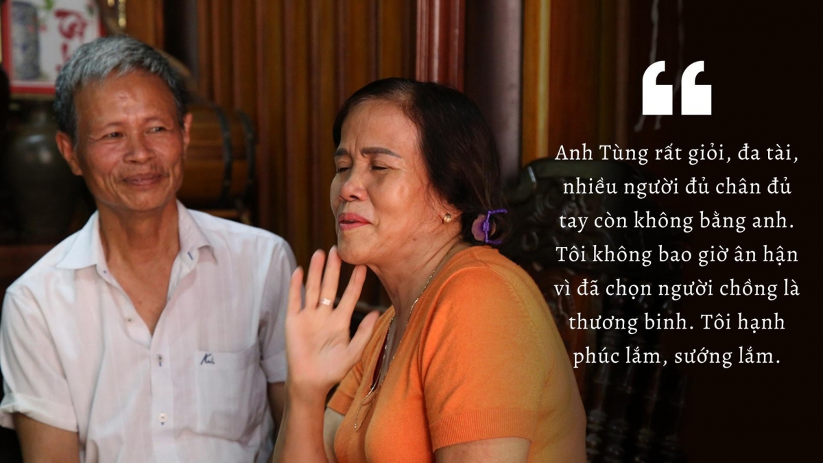 Bà Lê Thị Hoa hạnh phúc bên người bạn đời - thương binh Nguyễn Xuân Tùng