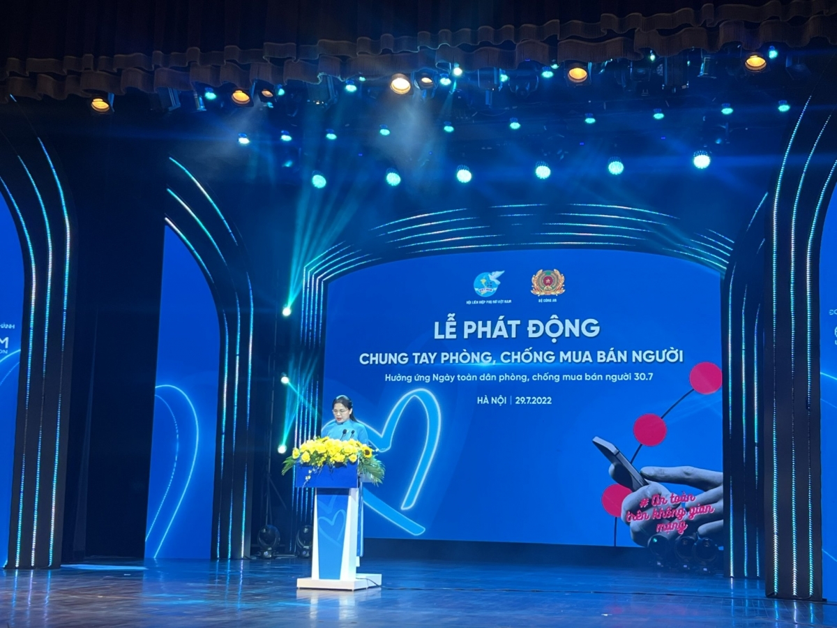 Bà Hà Thị Nga- Ủy viên Ban Chấp hành Trung ương Đảng, Chủ tịch Hội LHPN Việt Nam tại lễ phát động "Chung tay phòng, chống mua bán người"